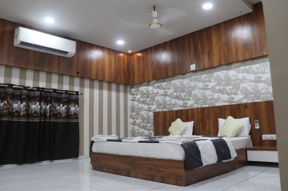 Kesar Hotel Viramgam Exterior photo